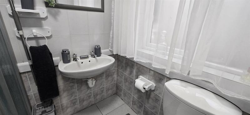 6 Bedroom Property for Sale in Reebok Western Cape